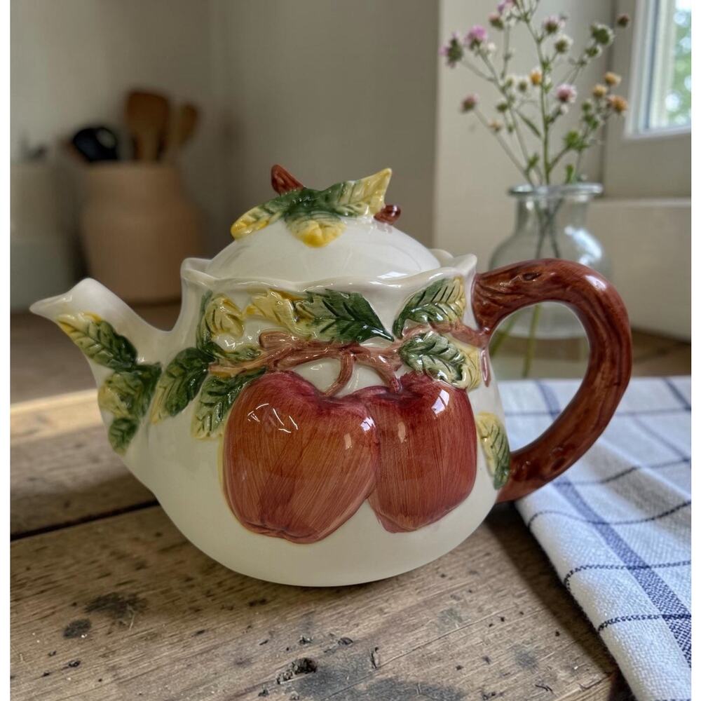 Vintage CBK LTD 1991 Teapot w/Locking Lid Raised Apples/Ivy pattern Ceramic